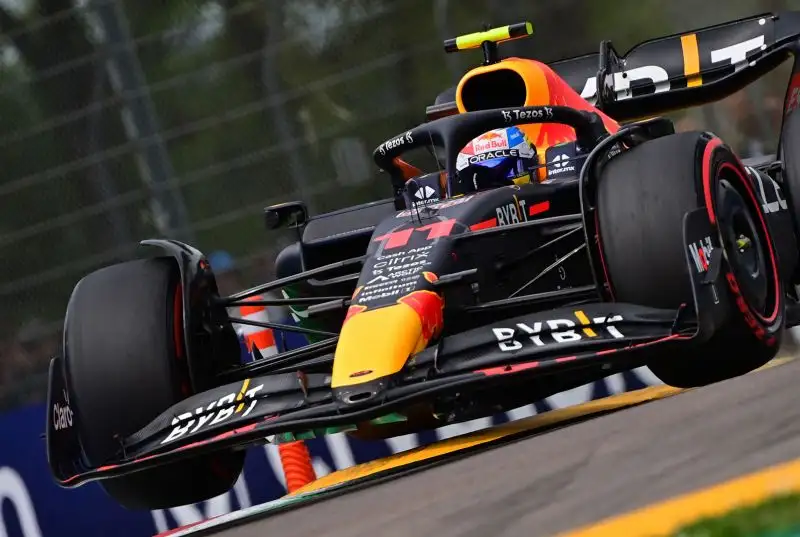 Perez 7,5: Dopo una qualifica non buonissima fa una bella gara Sprint e riesce a recuperare fino al terzo posto
