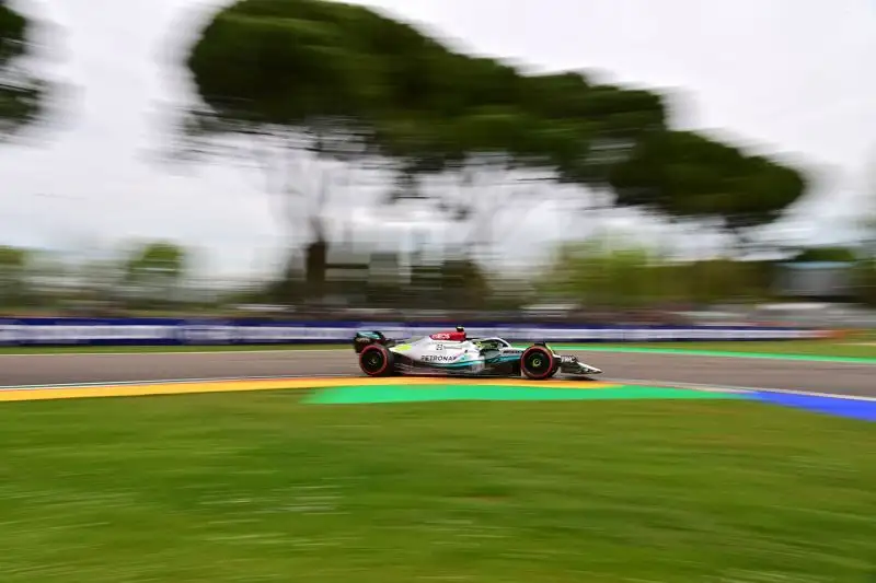 Hamilton 4: Il momento è davvero negativo per lui, resta dietro a Russell e addirittura scivola al 14° posto
