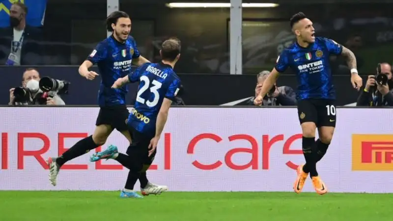 Barella 6,5. Tornato su buoni livelli, lotta e corre in mezzo al campo.