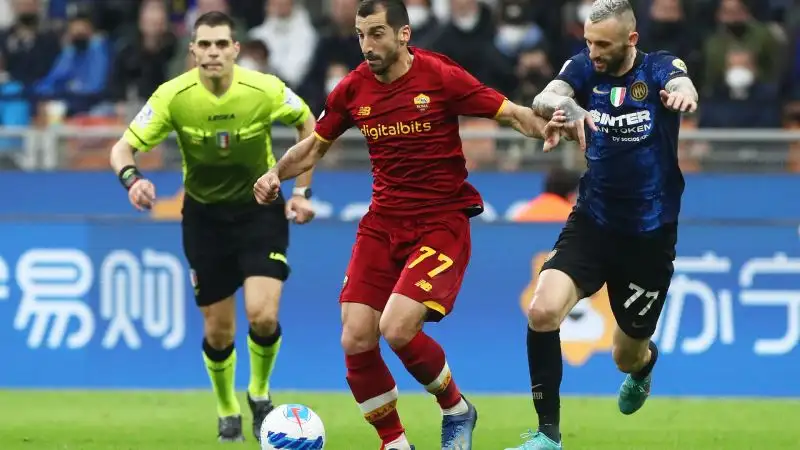 Mkhitaryan 6.5: negli ultimi minuti del match trova la rete che potrebbe dare una scossa ai suoi ma non basta