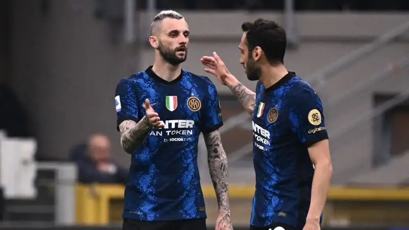 Brozovic 7: partita di livello per il perno nerazzurro che segna un gran gol, trovando la sua seconda rete in campionato