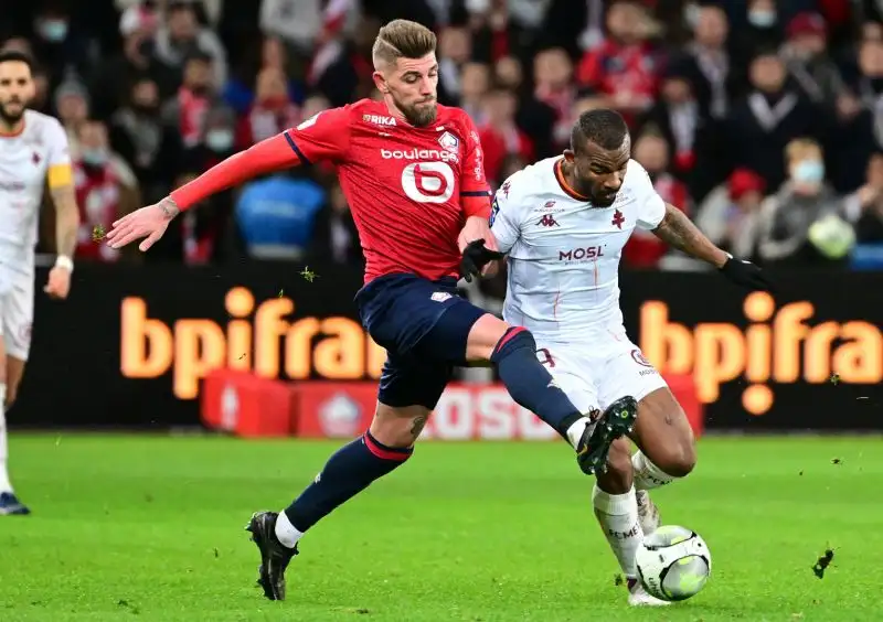 Xeka: il roccioso centrocampista del Lille dovrebbe sostituire il partente Jordan Veretout
