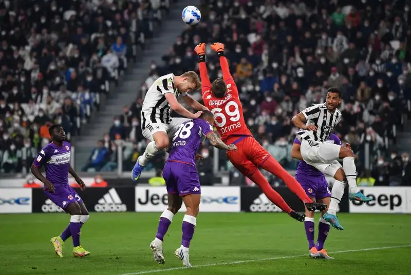 Dragowski 5: Fatale l'uscita a vuoto dalla quale è poi scatutito il gol di Bernardeschi: indeciso e insicuro anche in altre circostanze
