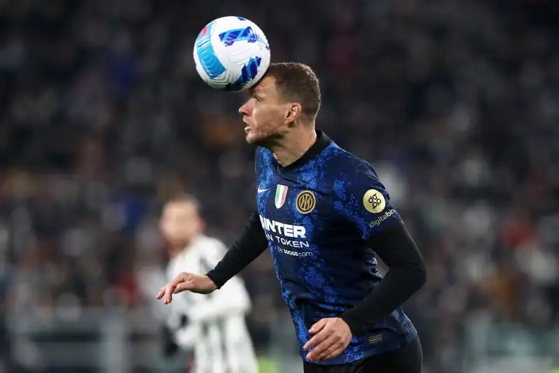 Dzeko 5,5: passa una serata da incubo tra Chiellini e De Ligt