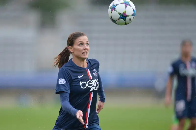 Ex calciatrice di ruolo difensore, è davvero bellissima
