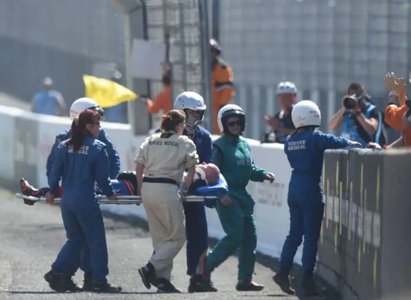 L'ex pilota MotoGp è stato portato via in barella.