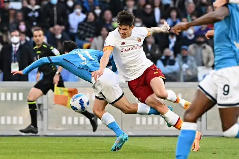 Ibanez 5: causa il rigore del vantaggio del Napoli, poi si rimette in carreggiata
