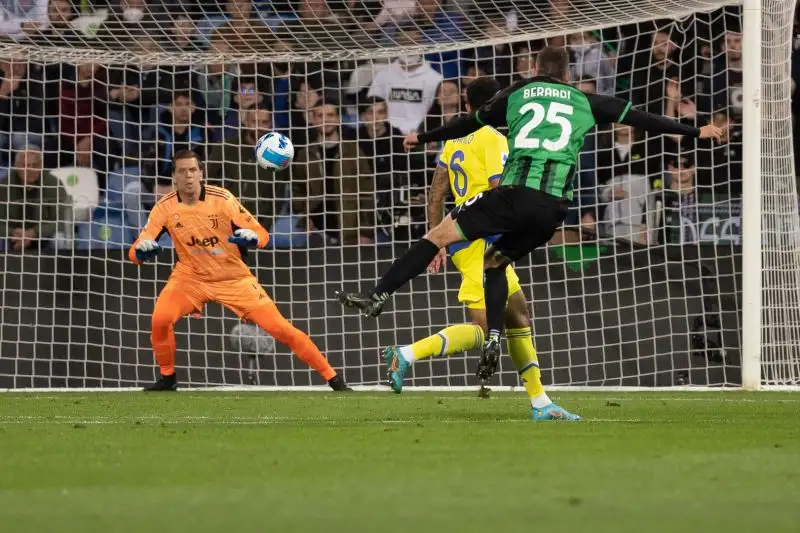 Szczesny 6. Grandi parate ma anche un'incertezza sul gol