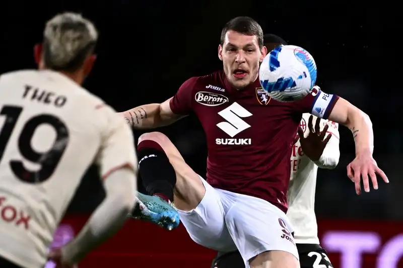 Belotti 6: tiene alto il Torino, proteggendo bene palla. Poco pericoloso
