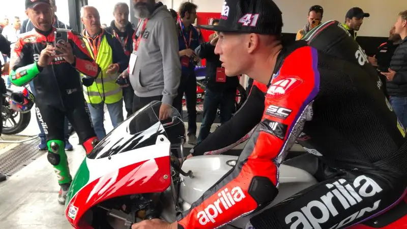 All'evento hanno preso parte in oltre diecimila appassionati di Aprilia e del mondo delle due ruote