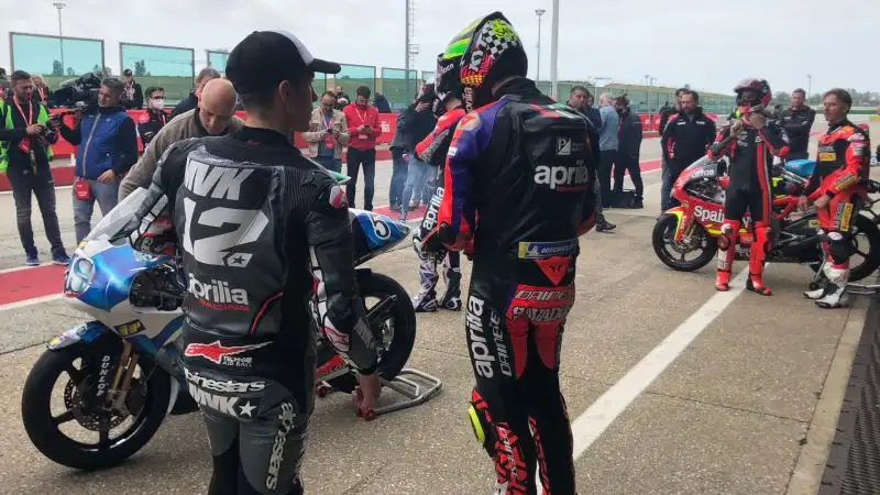 Insieme agli attuali piloti, i titolari Aleix Espargaró e Maverick Viñales e il test rider Lorenzo Savadori, sono scesi in pista durante le attività previste anche Max Biaggi, Roberto Locatelli, Loris Capirossi, Alex Gramigni, Mattia Pasini e Andrea Iannone