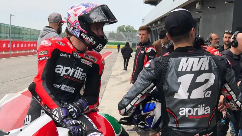 Infatti nei primi sei gran premi del motomondiale in corso l'Aprilia ha conquistato ben tre podi, tra cui la sua prima vittoria in classe regina