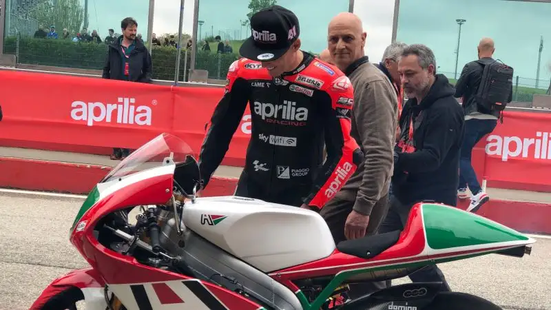 Alla sua sesta stagione con la casa di Noale, il pilota spagnolo classe 1989 è tra i protagonisti dell'attuale motomondiale, al momento secondo in classifica a sette punti dalla vetta