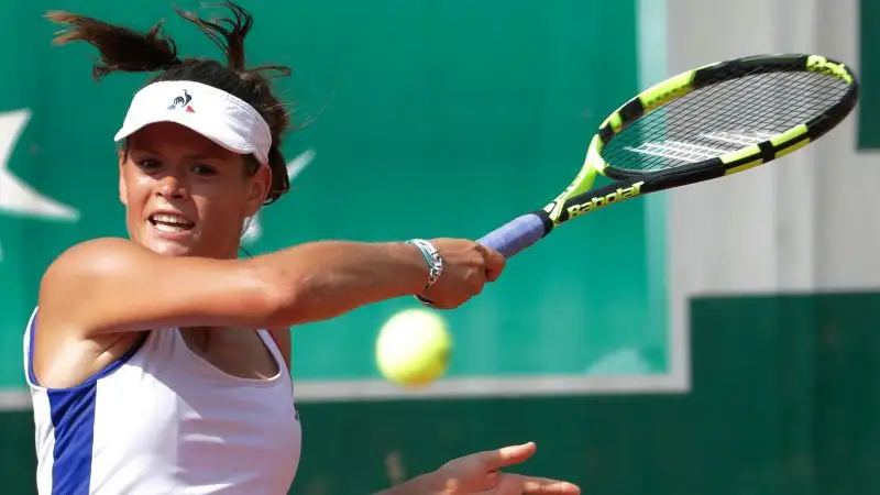 Nel 2017 ha superato per la prima volta in carriera un turno in una prova Slam, al Roland Garros, estromettendo la ceca Kristyna Pliskova
