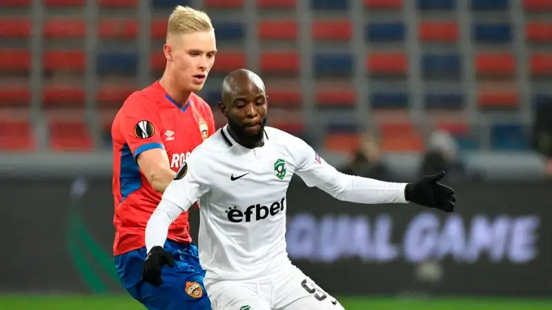 A dare l'annuncio della scomparsa della punta 29enne è stato lo stesso club olandese con un comunicato ufficiale: "Questa mattina l'FC Twente ha ricevuto la terribile notizia della morte di Lukoki. Il club è scioccato e profondamente commosso da questo tragico evento. L'FC Twente augura ai suoi cari tanta forza per elaborare questa grande perdita"