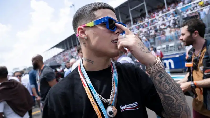 Lo statunitense non era l'unica star della musica: c'era anche il rapper portoricano Lunay