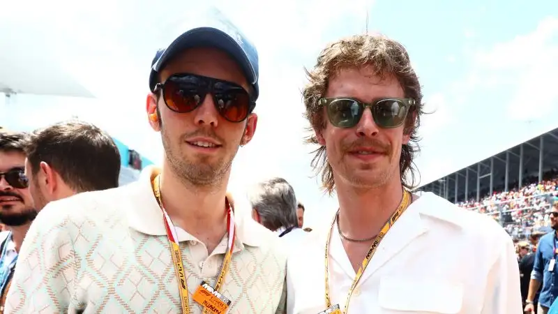 Artisti a non finire: qui Taylor Meier e Evan Westfall, cantanti