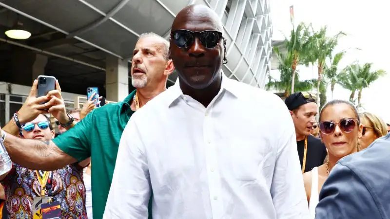 Non poteva mancare la leggenda della palla a spicchi Michael Jordan