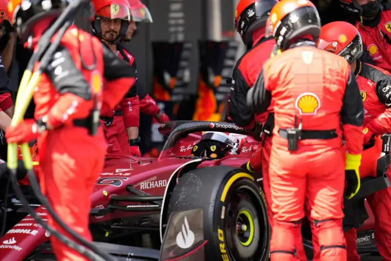 Leclerc 7 - Lui fa davvero il possibile in un weekend che sembra perfetto, ma l'affidabilità della sua auto lo tradisce sul più bello