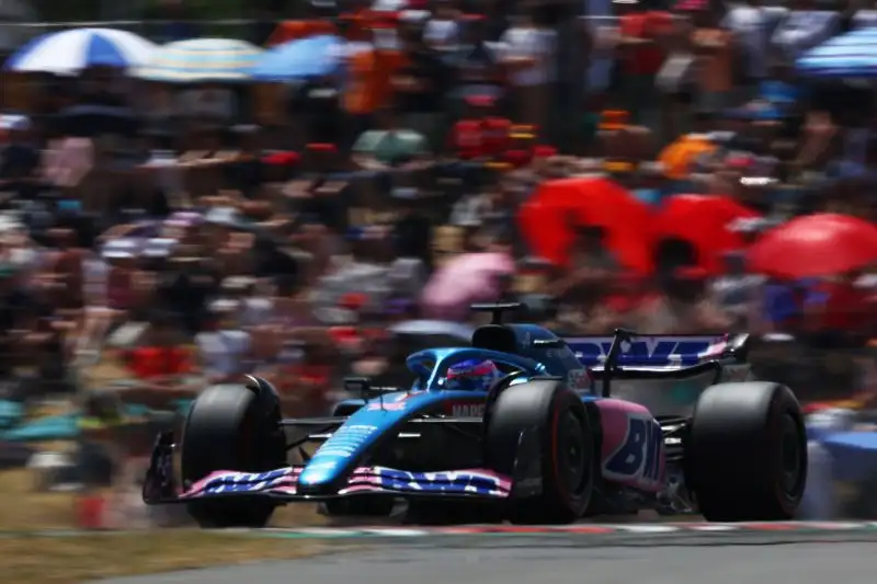 Alonso 5 - Perde il confronto con Ocon (cui va un 6,5), la sua gara è anonima dall'inizio alla fine

