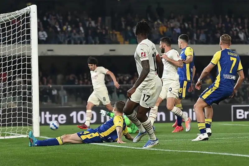 Tonali 7,5: Si conferma l'uomo in più del Milan in questo finale di stagione. Doppietta decisiva e tanta leadership in mezzo al campo
