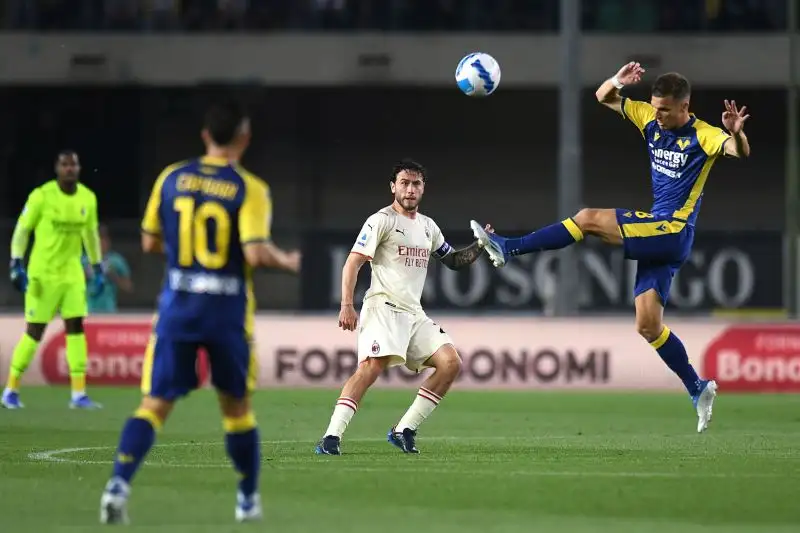 Calabria 5,5: Dalle sue parti Lazovic è una furia e il terzino deve arrangiarsi come può. In sofferenza per larghi tratti del match