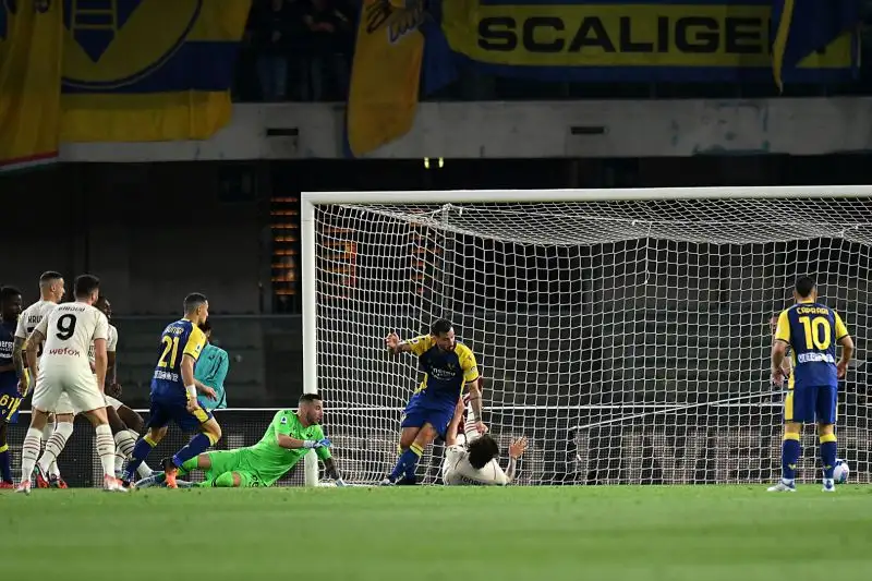 Montipò 6,5: Protagonista di due ottimi interventi sullo 0-0, non può nulla sulle reti degli ospiti