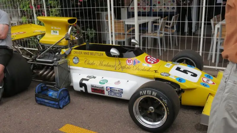Mike Beuttler corse su una March (ph. Moreno Galimberti)