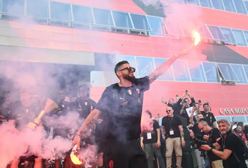 Olivier Giroud ha improvvisato uno spettacolo pirotecnico 
