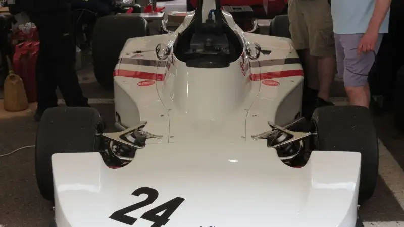 La monoposto fu progettata da Harvey Postlethwaite