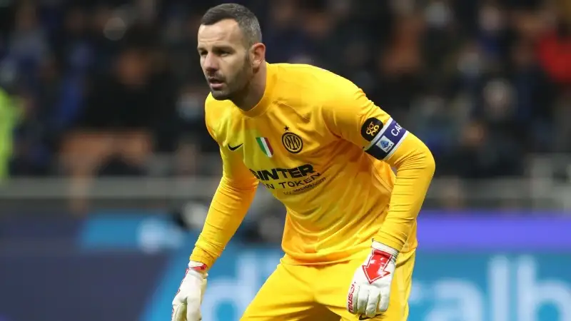 Handanovic 6,5: molti lo vorrebbero in pensione, ma il capitano dei nerazzurri gioca una buona stagione, con qualche incertezza
