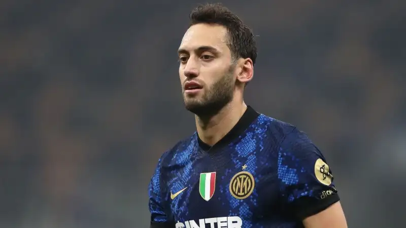 Calhanoglu 7,5: gioca in un altro ruolo rispetto a quello occupato nel Milan ma rende alla grande per tutto l'arco del campionato