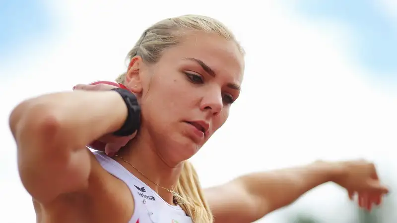Ha conseguito ottimi risultati anche nel pentathlon indoor, dove spicca l'argento ai mondiali di Birmingham 2018