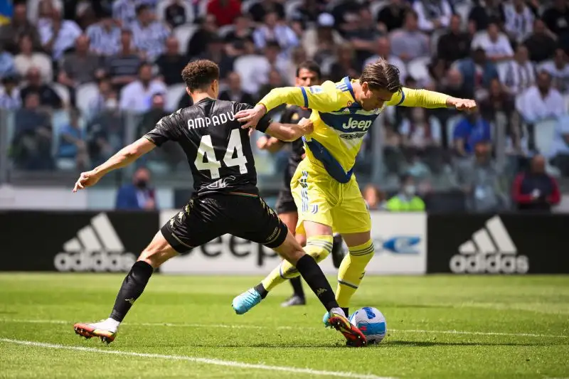 Vlahovic 5,5: partita di sacrificio per l'attaccante serbo che non trova la via della rete

