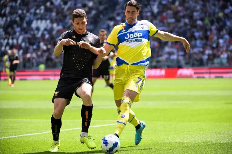 Caldara 5,5: traballa, come tutta la difesa veneziana, sulle palle inattive che portano ai due gol juventini

