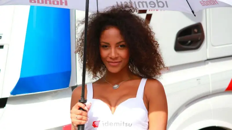 Un bel sorriso della modella