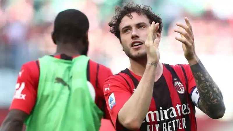 Calabria 8: Che differenza con il terzino quasi impacciato degli esordi. Con Romagnoli fuori è capitano, e segna anche qualche gol importante