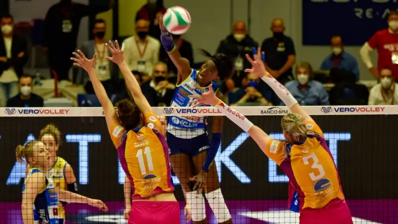 Monza in semifinale ha eliminato Novara.
