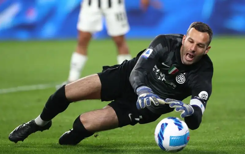 Handanovic 6: incolpevole in occasione del gol di Pussetto, il capitano nerazzurro si fa trovare pronto quando chiamato in causa
