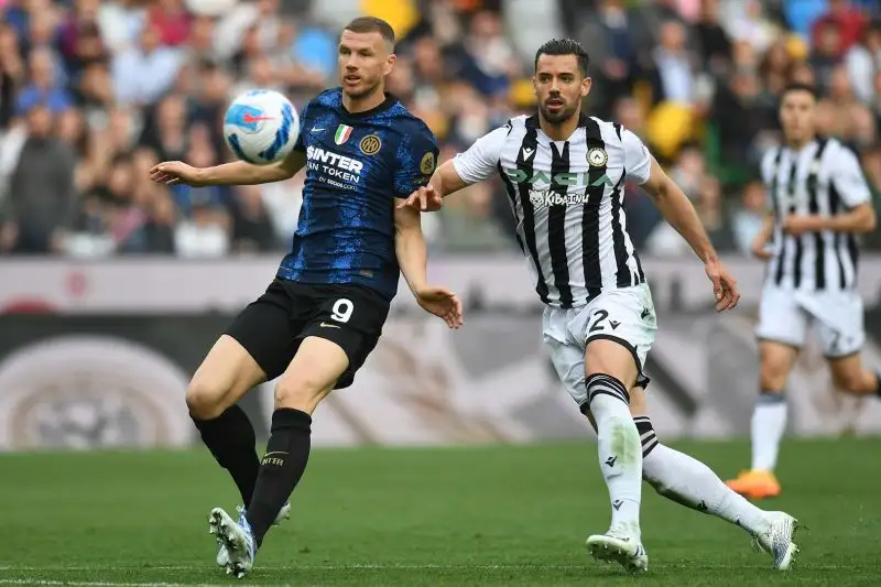Dzeko 5.5: prestazione incolore per l'attaccante bosniaco, che comunque riesce a conquistare un importante calcio di rigore
