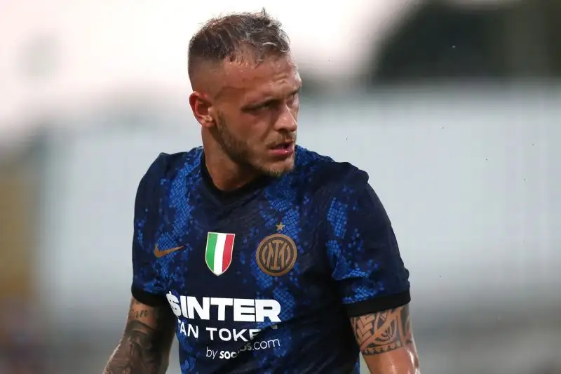 Dimarco 6: importante il suo contributo sia in fase difensiva che offensiva, batte il calcio d'angolo che propizia la rete di Perisic