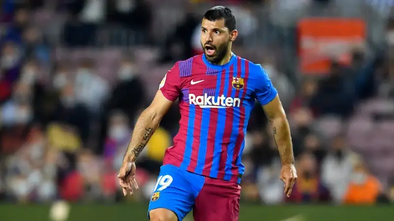Sergio Aguero: il Kun è stato costretto ad abbandonare i campi a causa di un'aritmia cardiaca. A marzo ha confessato che sarebbe disposto a tornare a giocare, a patto che le sue condizioni di salute lo permettano
