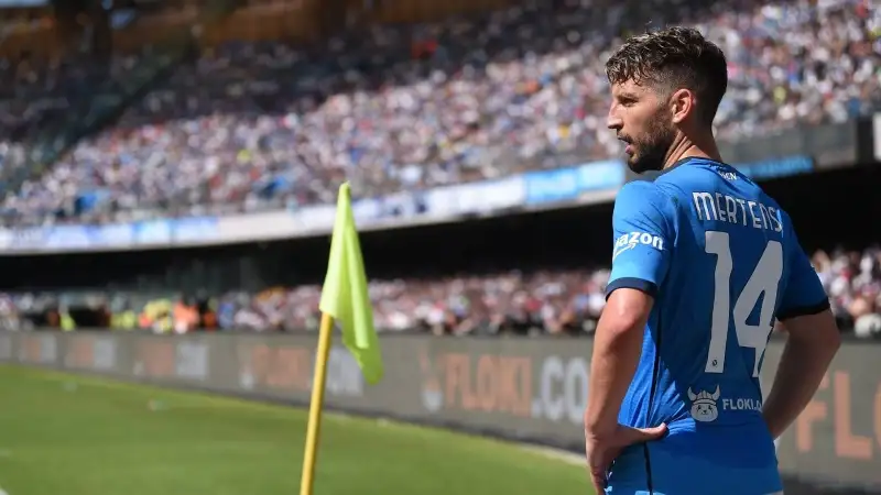 Con 148 gol è il miglior marcatore di sempre del Napoli. Nove le stagioni passate in azzurro. La sua volontà è sempre stata quella di restare ma ora il belga è in attesa