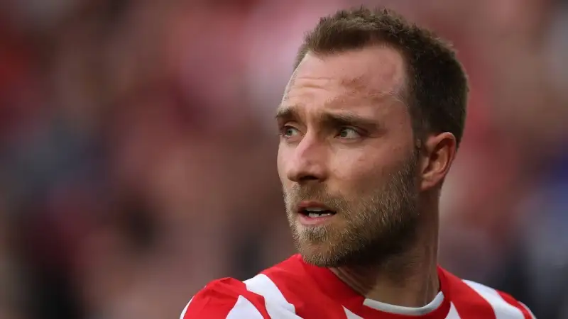 Il danese sta per terminare l'avventura al Brentford. Il Manchester United sembrerebbe in pole per l'ex Inter
