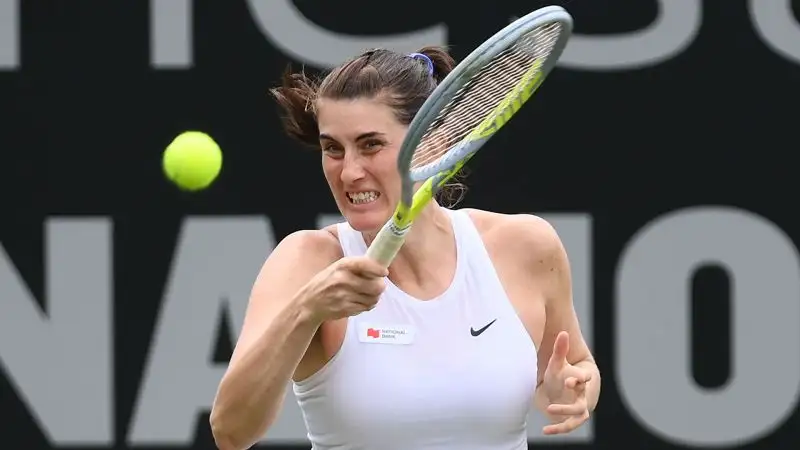 Come testimoniato dal risultato però il match non è stato una passeggiata per le tennista marchigiana, che in più di un occasione si è trovata in difficoltà, obbligata anche a recuperare svantaggi di due game.

