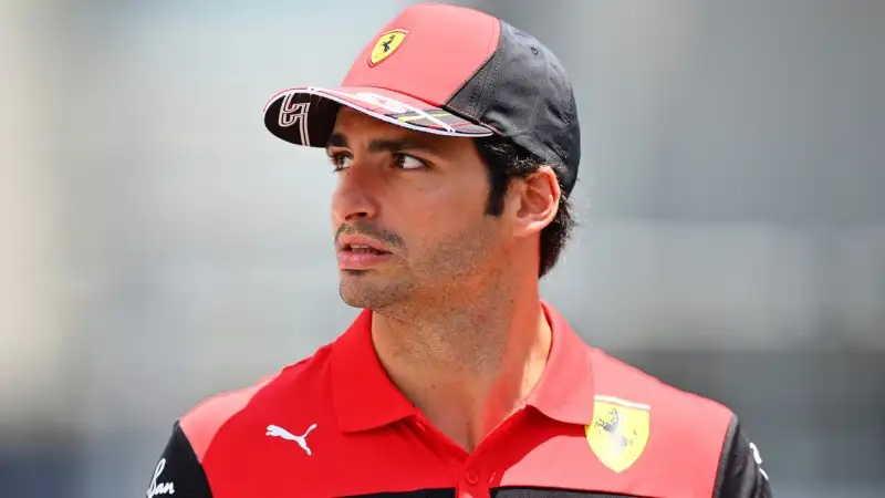 Sul tracciato cittadino di Baku si è visto anche un pensieroso Carlos Sainz, reduce dal secondo posto a Montecarlo