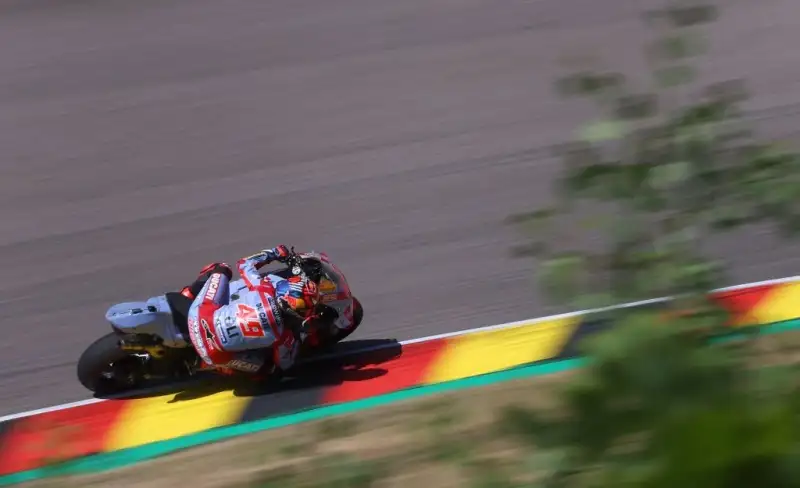 Fabio Di Giannantonio 6,5: complimenti al rookie del team Gresini, che chiude con un onorevole ottavo posto al suo esordio al Sachsenring nella classe regina.