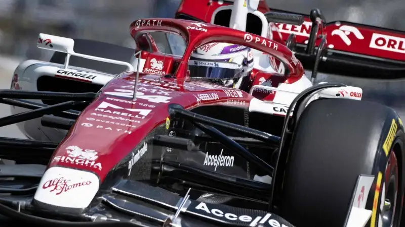Zhou 7. Tutt'altro si può dire per il cinese dell'Alfa Romeo: bene in qualifica (decimo), ancora meglio in gara (nono)