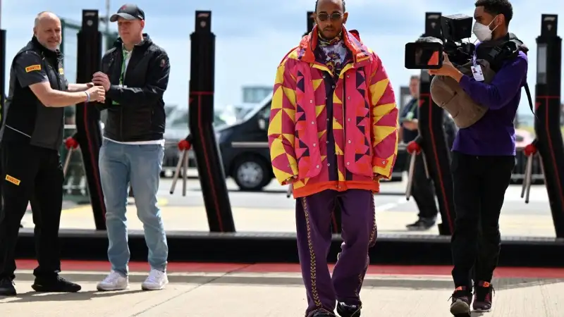 Lewis Hamilton si è presentato a Silverstone