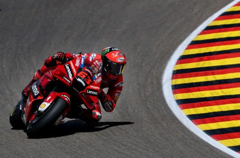 Pecco Bagnaia 4: a Barcellona era stato sfortunato, qui è colpa sua. Quarto ritiro stagionale, il terzo in quattro gare: il Mondiale ormai è andato.
